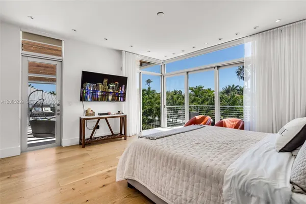 $6,500,000 | 230 West McIntyre Street, Key Biscayne, FL 33149