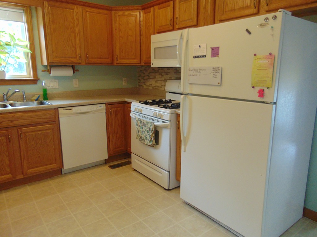 33 Lea Lane Fall River, MA 02721 - Photo 5 of 24 Gallery Image 5