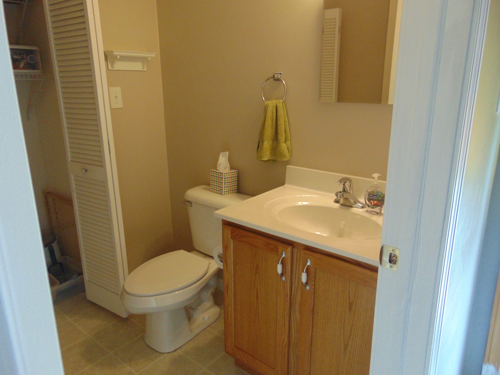 33 Lea Lane Fall River, MA 02721 - Photo 8 of 24 Gallery Image 8
