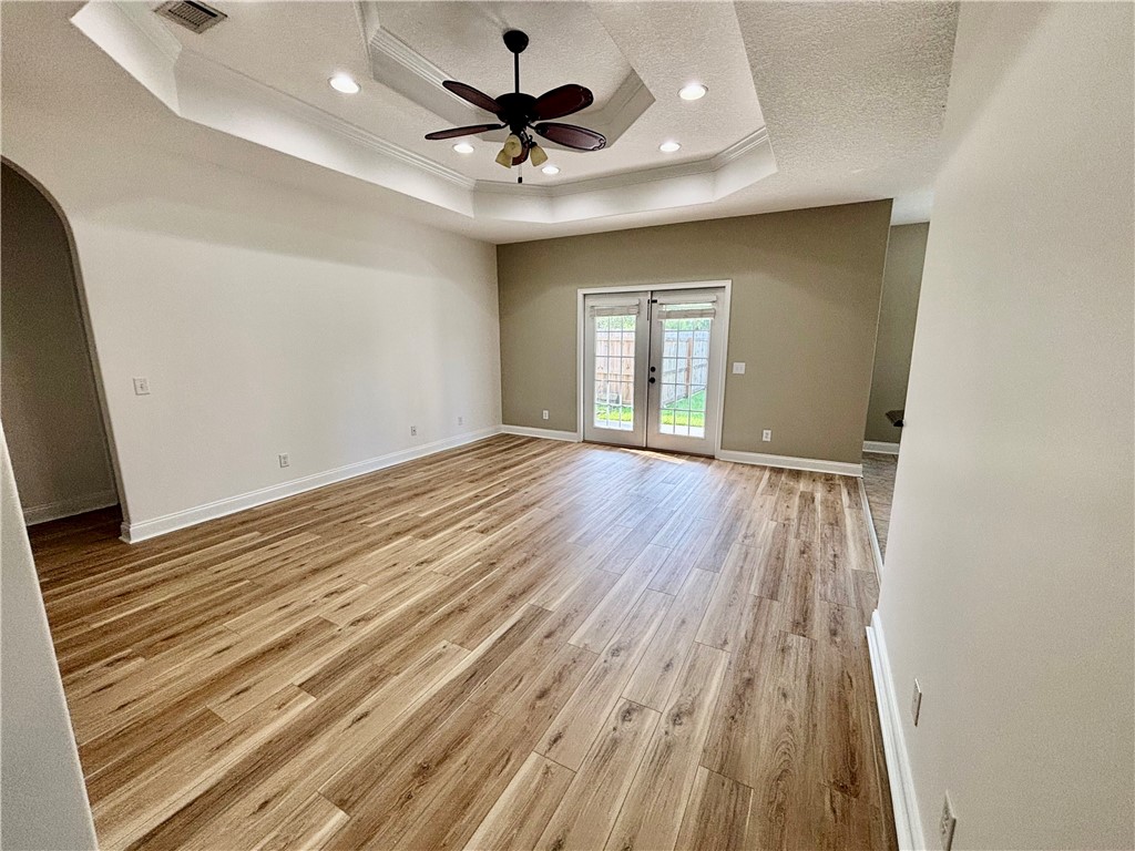 407 Lake Erie Drive Brunswick, GA 31523 - Photo 4 of 21