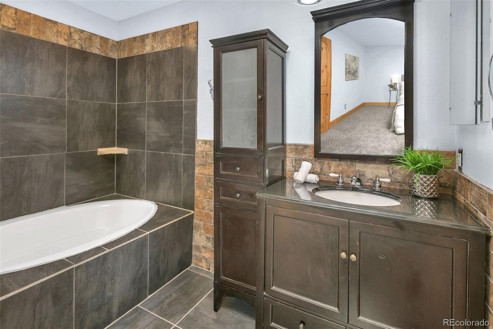 673 Sage Circle Highlands Ranch, CO 80126 - Photo 9 of 39