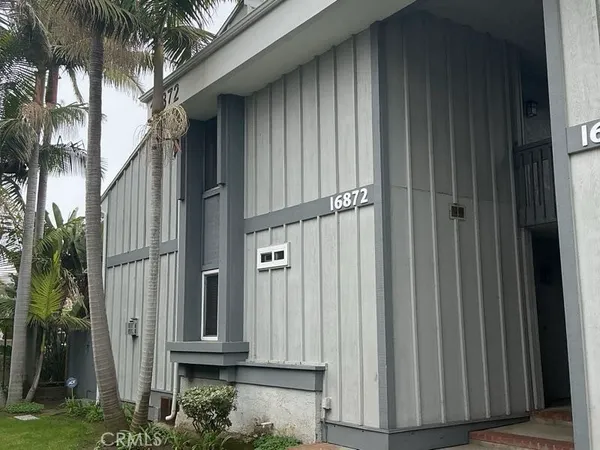 $2,400 | 16872 Pacific Coast Highway, Unit 201, Huntington Beach, CA 92649