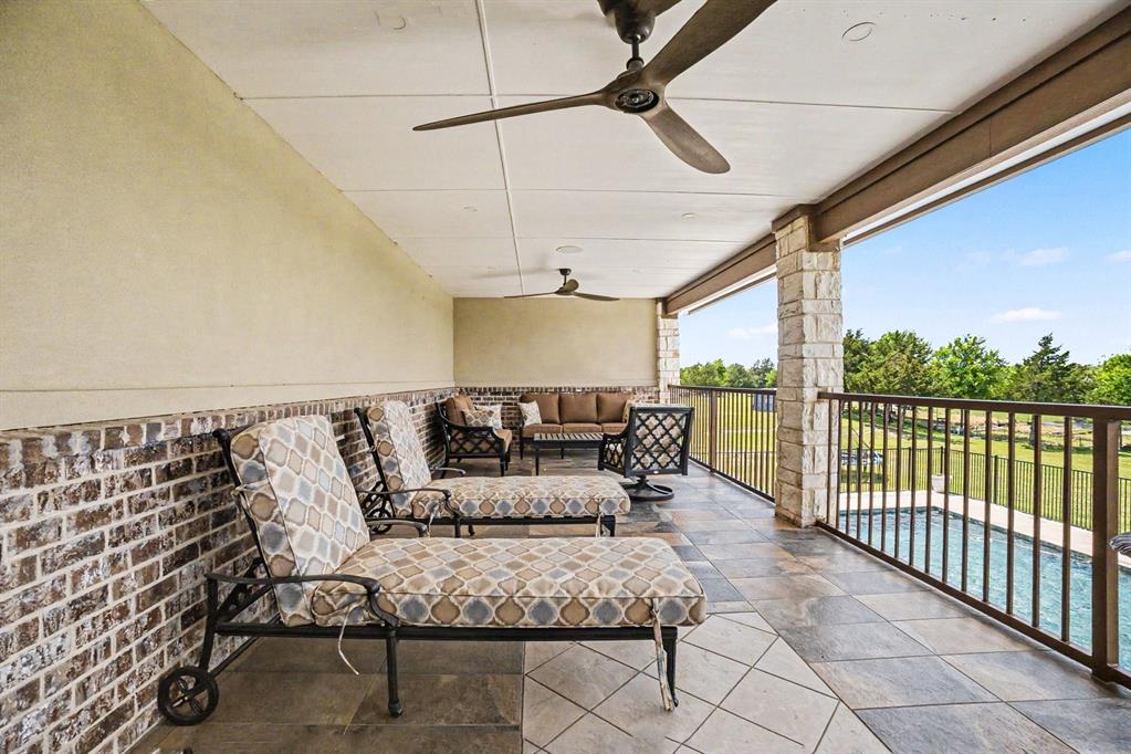 505 South Bluegrove Road Lancaster, TX 75146 - Photo 31 of 37 a living room with furniture