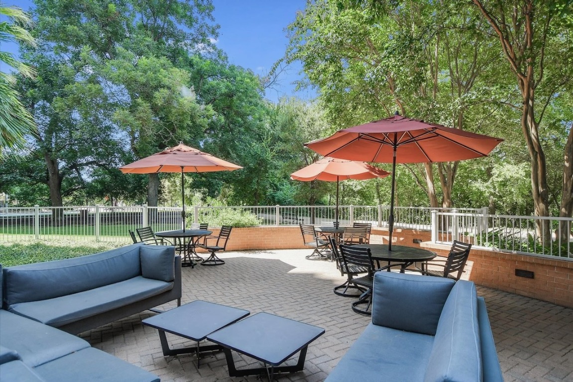 54 Rainey Street, Unit 922 Austin, TX 78701 - Photo 24 of 24 an outdoor sitting area with furniture and umbrella