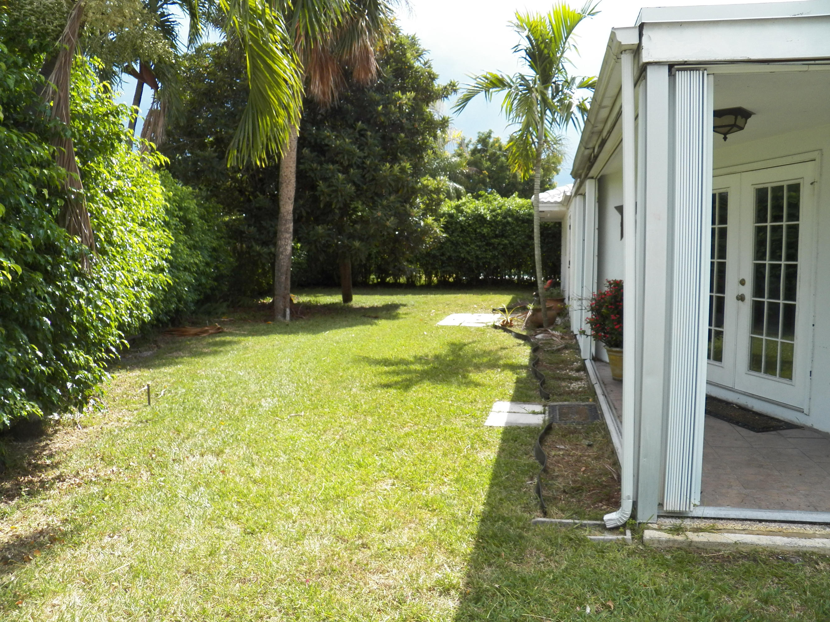 701 Holly Lane Boca Raton, FL 33486 - Photo 3 of 11 View of backyard from NW corner of home