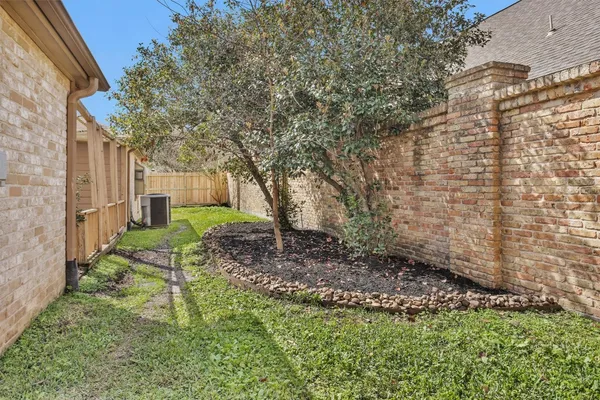 $425,000 | 2230 Foreland Drive, Houston, TX 77077