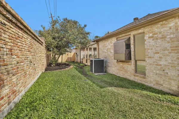 $425,000 | 2230 Foreland Drive, Houston, TX 77077