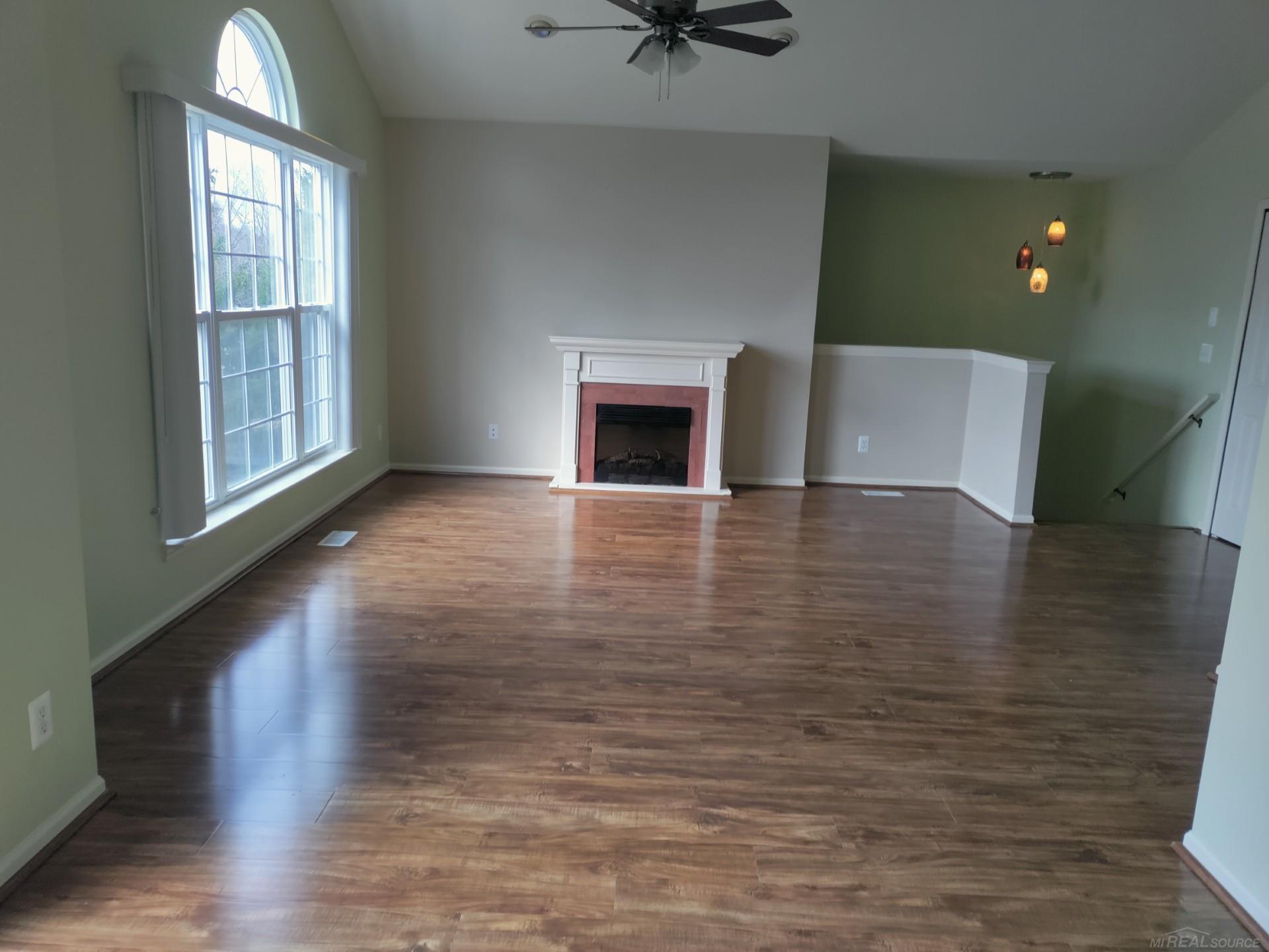 1978 Flagstone Circle Rochester, MI 48307 - Photo 6 of 27 50160696-258be85e-6841-427f-9eef-a8e78abd3f19.JPG