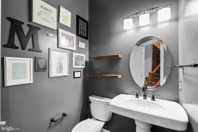 $1,799,000 | 16503 Loneoak Place, Hamilton, VA 20158