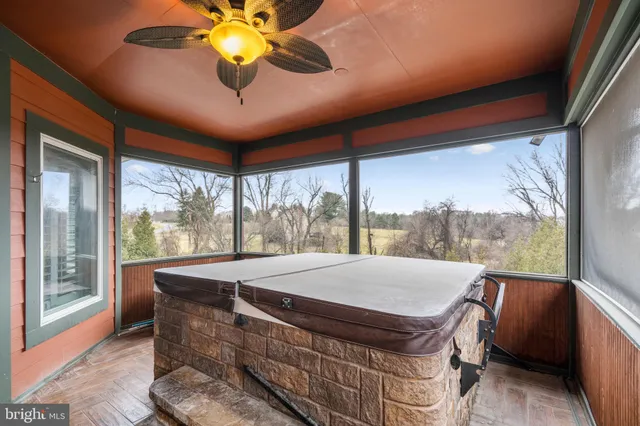 $1,799,000 | 16503 Loneoak Place, Hamilton, VA 20158