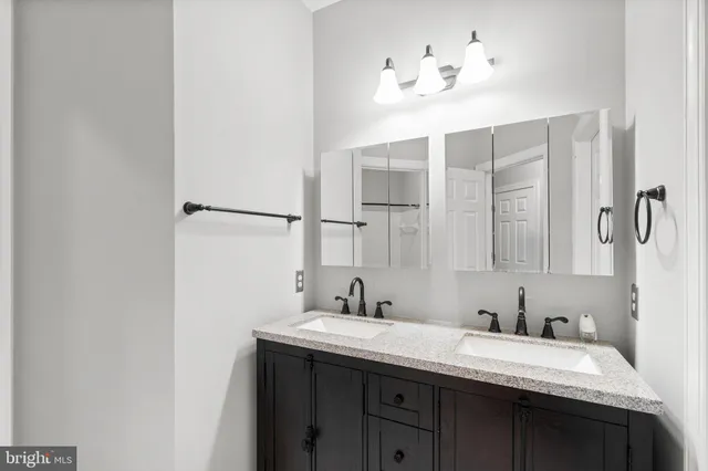 $1,799,000 | 16503 Loneoak Place, Hamilton, VA 20158