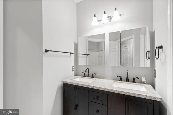 $1,499,000 | 16503 Loneoak Place, Hamilton, VA 20158