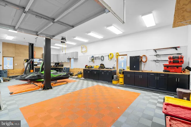 $1,799,000 | 16503 Loneoak Place, Hamilton, VA 20158