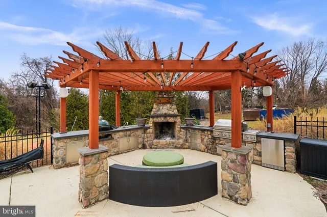 $1,799,000 | 16503 Loneoak Place, Hamilton, VA 20158