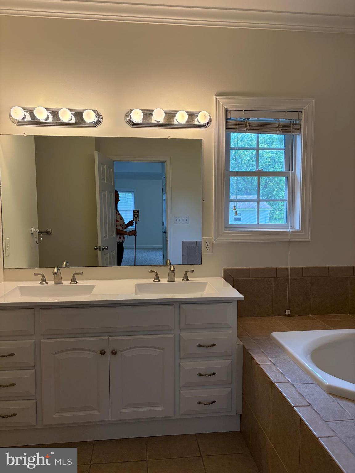 6711 Greendale Road Alexandria, VA 22310 - Photo 33 of 35 Master Bedroom 5. Full Bath