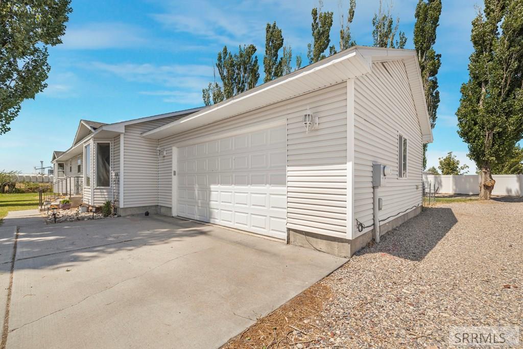 3443 East County Line Road Idaho Falls, ID 83401 - Photo 4 of 43 Garage
