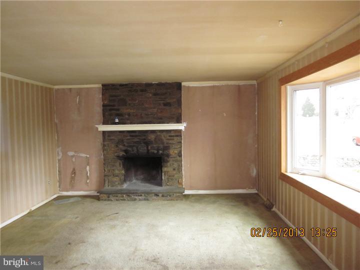 353 Valley Road Langhorne, PA 19047 - Photo 4 of 11 Family Room