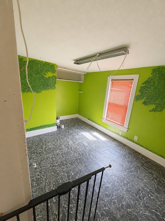 123 Grape Street Chicopee, MA 01013 - Photo 9 of 11