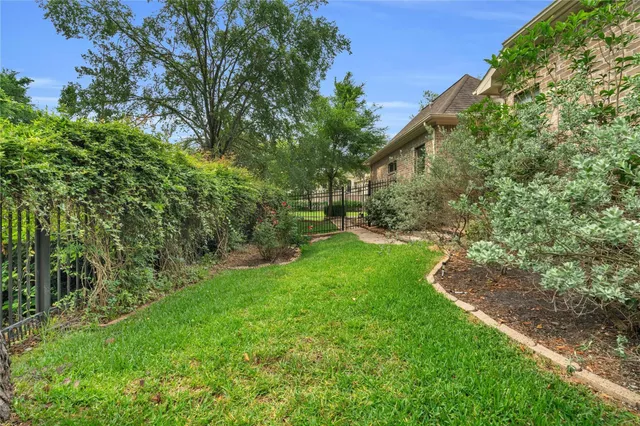 a view of a yard in front of a house