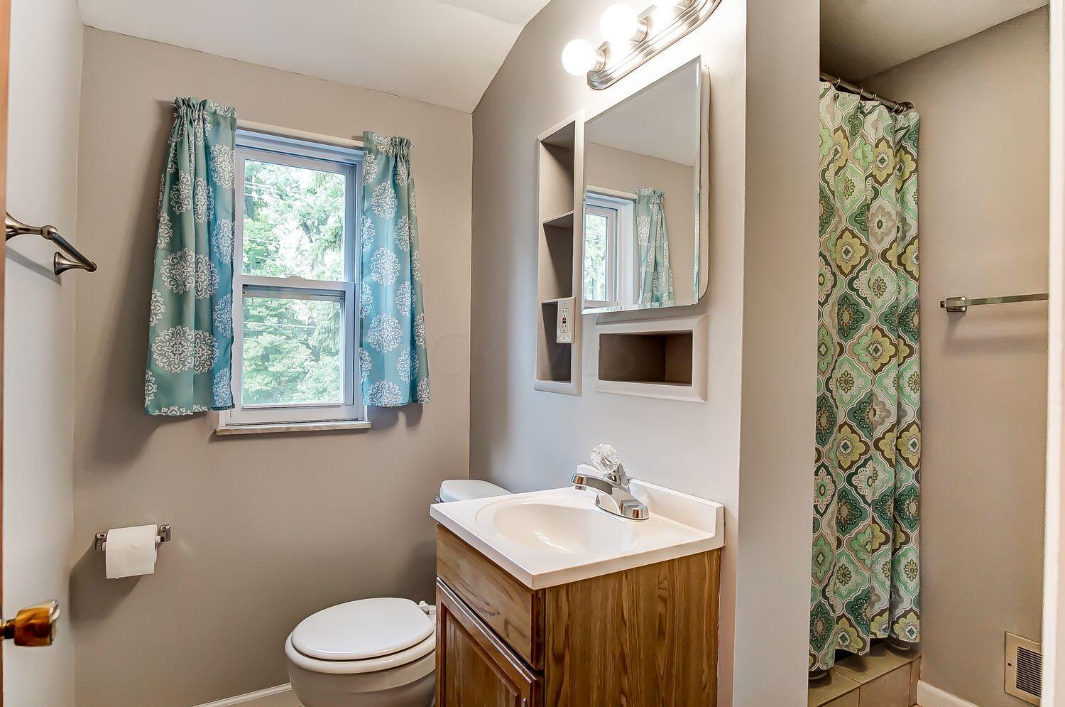 4872 Annhurst Road Columbus, OH 43228 - Photo 18 of 24 Gallery Image 18