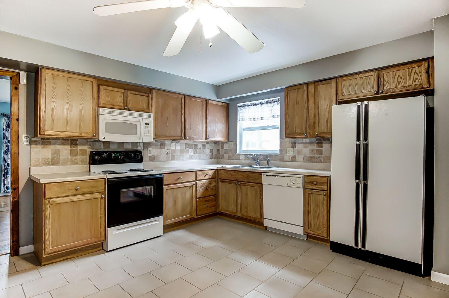 4872 Annhurst Road Columbus, OH 43228 - Photo 8 of 24 Gallery Image 8