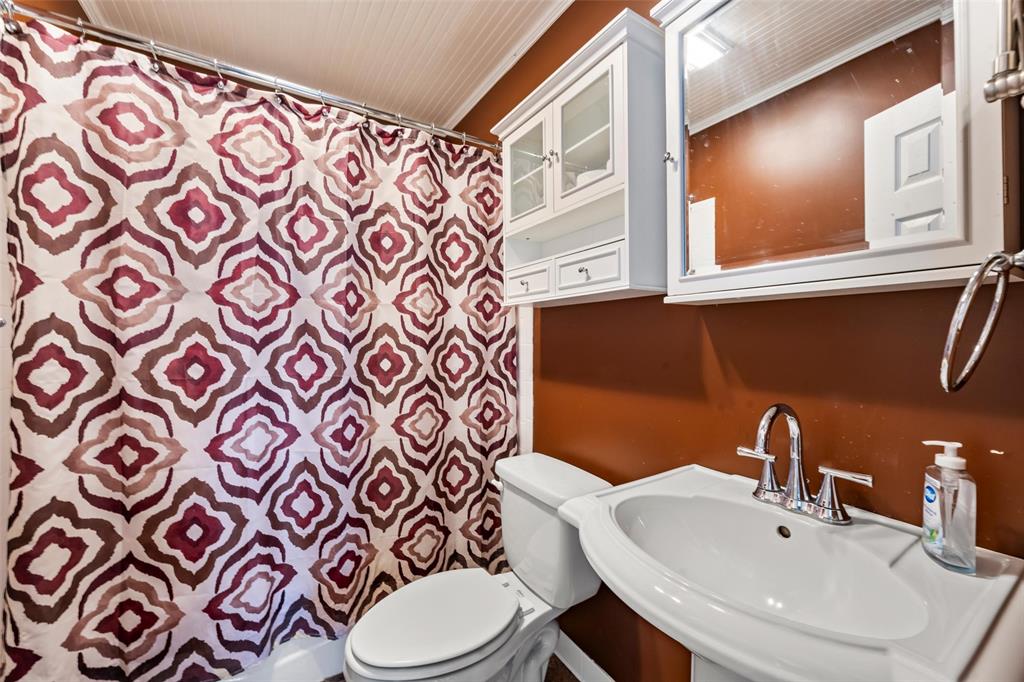 710 South Old Temple Road Lorena, TX 76655 - Photo 11 of 19 Full bathroom featuring toilet and crown molding