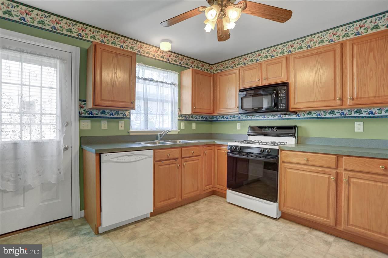 697 Hayley Road York, PA 17404 - Photo 11 of 27 Gallery Image 11