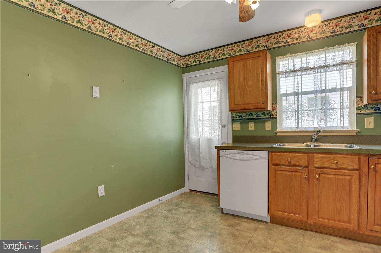 697 Hayley Road York, PA 17404 - Photo 12 of 27 Gallery Image 12