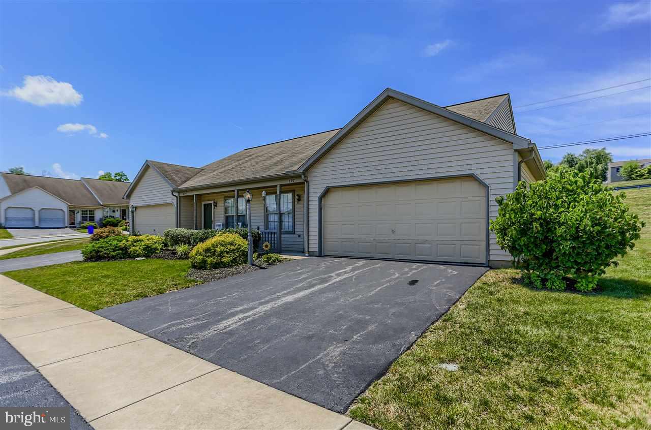 697 Hayley Road York, PA 17404 - Photo 3 of 27 Gallery Image 3