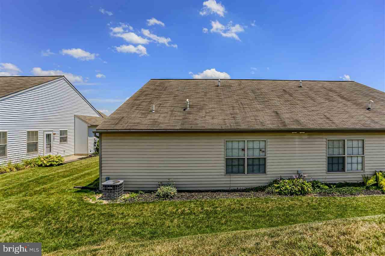 697 Hayley Road York, PA 17404 - Photo 4 of 27 Gallery Image 4