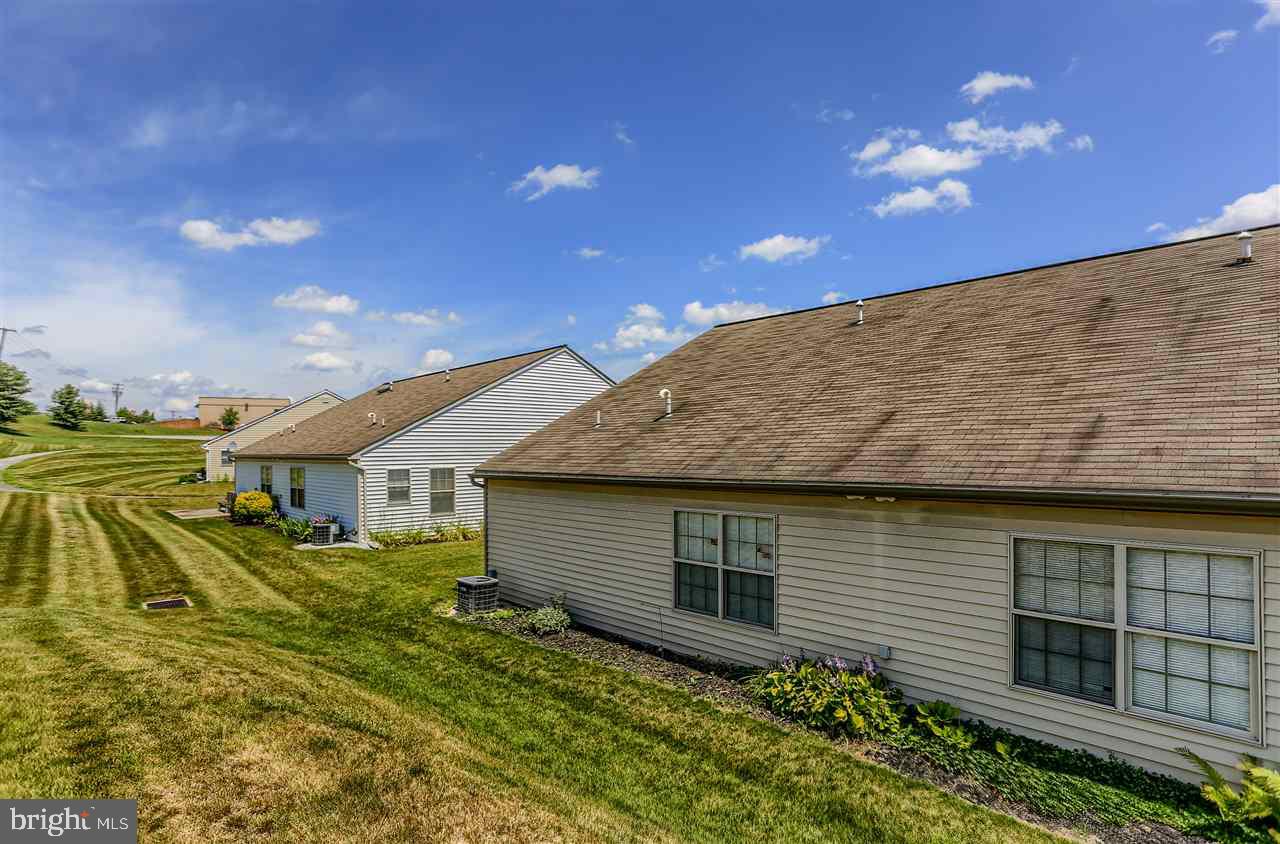 697 Hayley Road York, PA 17404 - Photo 5 of 27 Gallery Image 5