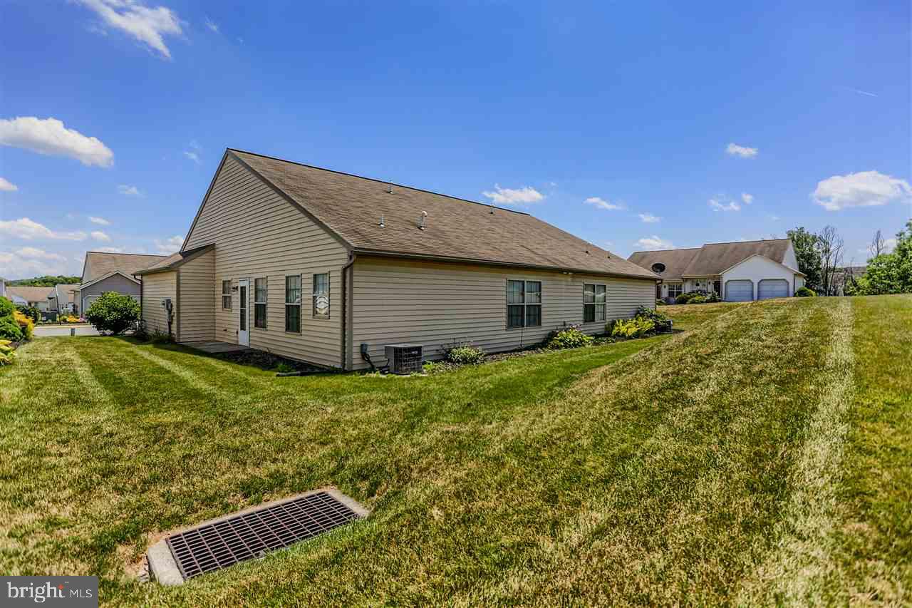 697 Hayley Road York, PA 17404 - Photo 6 of 27 Gallery Image 6