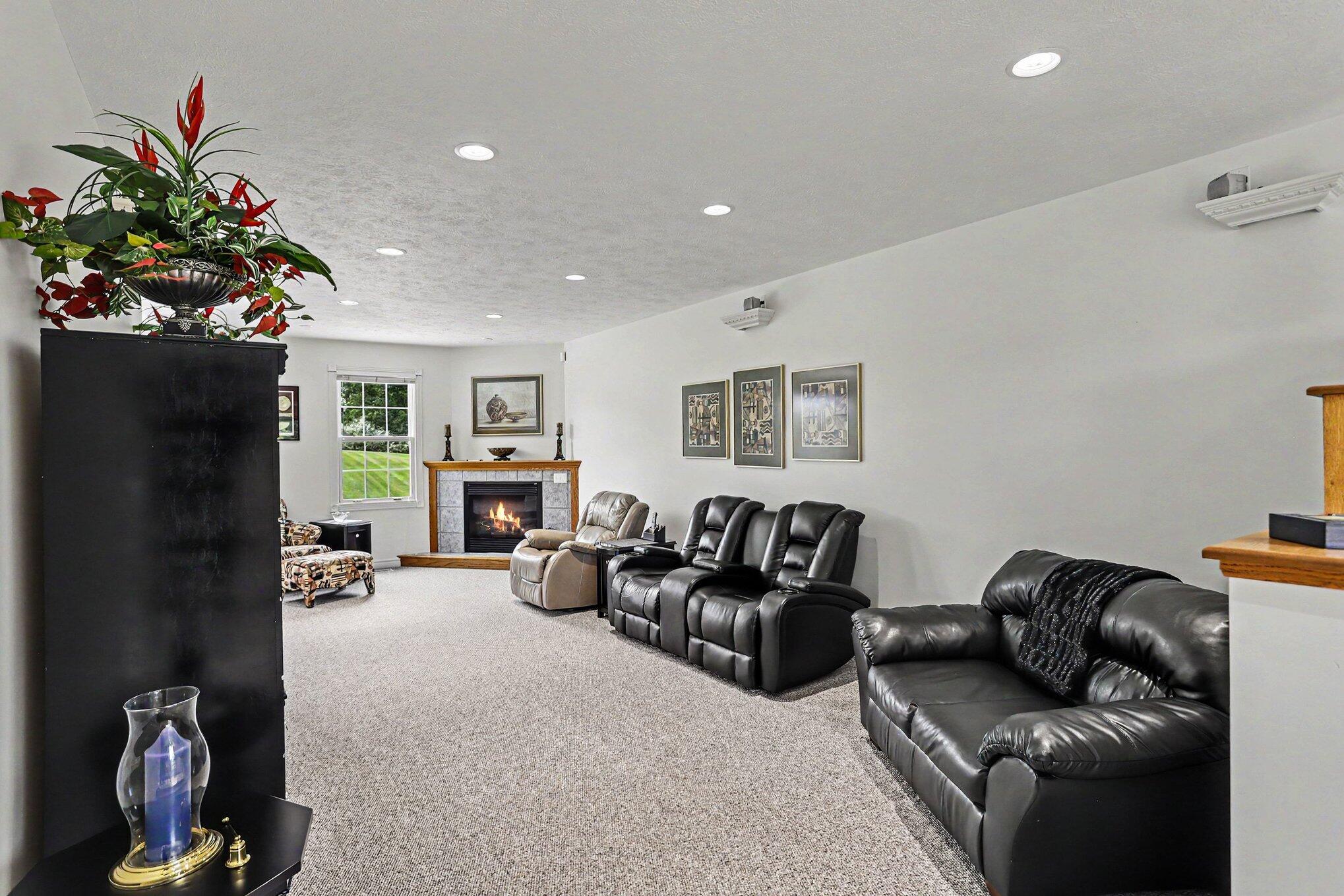 31 East Suttons Ridge Battle Creek, MI 49014 - Photo 3 of 28 003_file_3698