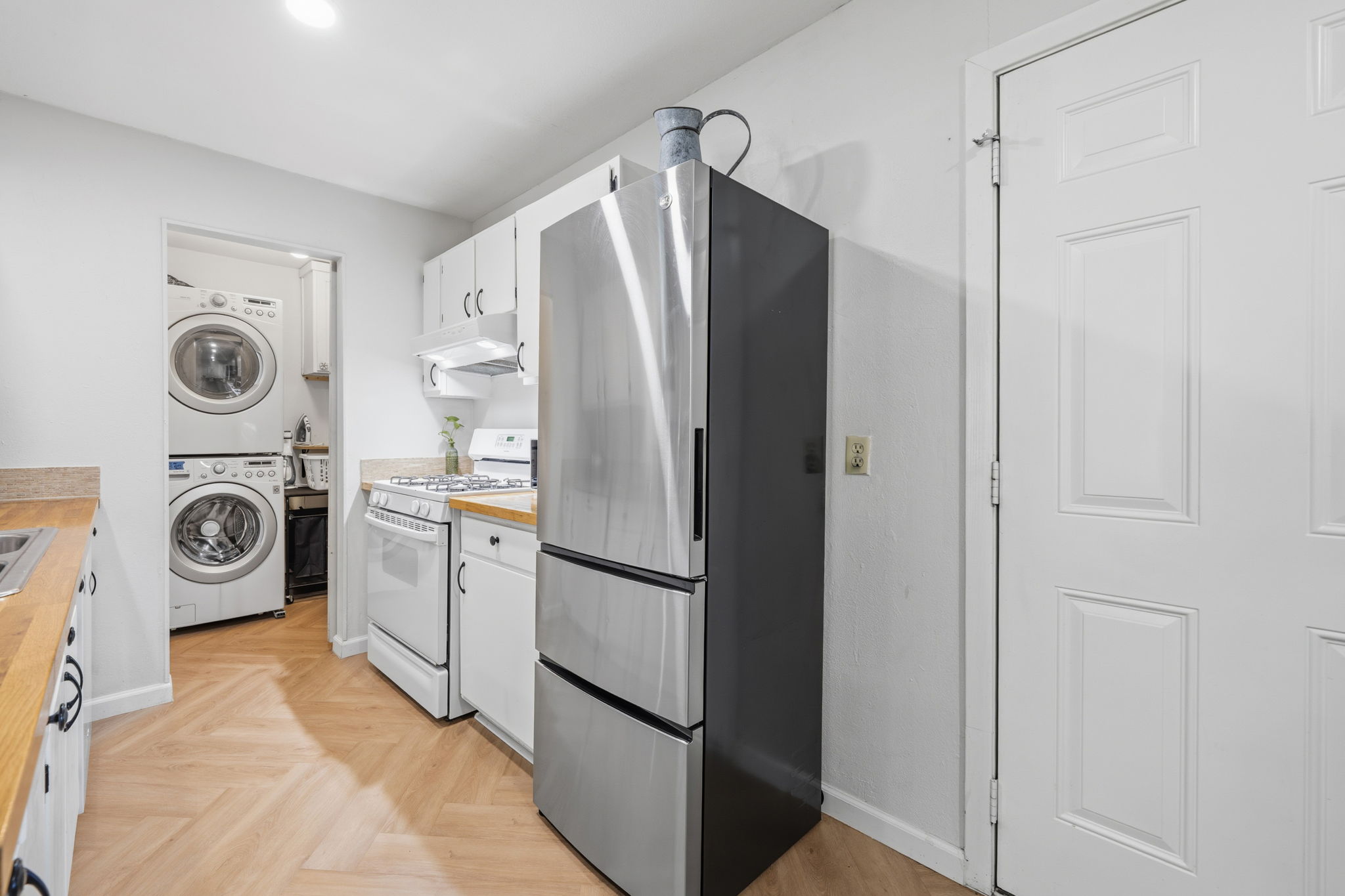 705 Dulwich Street Austin, TX 78748 - Photo 8 of 36 A well-appointed kitchen features modern appliances and a convenient laundry area.