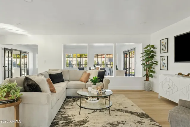 $849,900 | 1302 West Golden Lane, Phoenix, AZ 85021