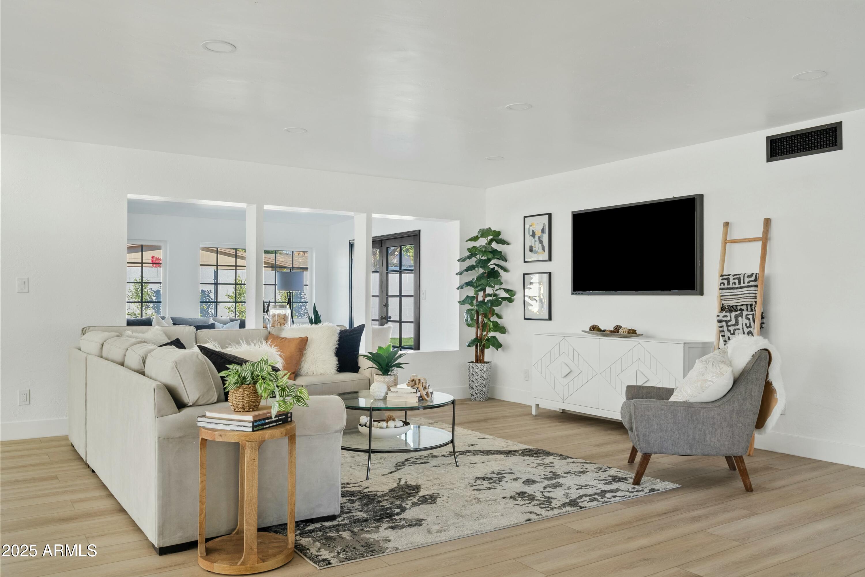 1302 West Golden Lane Phoenix, AZ 85021 - Photo 13 of 46 tempImageokHUn4