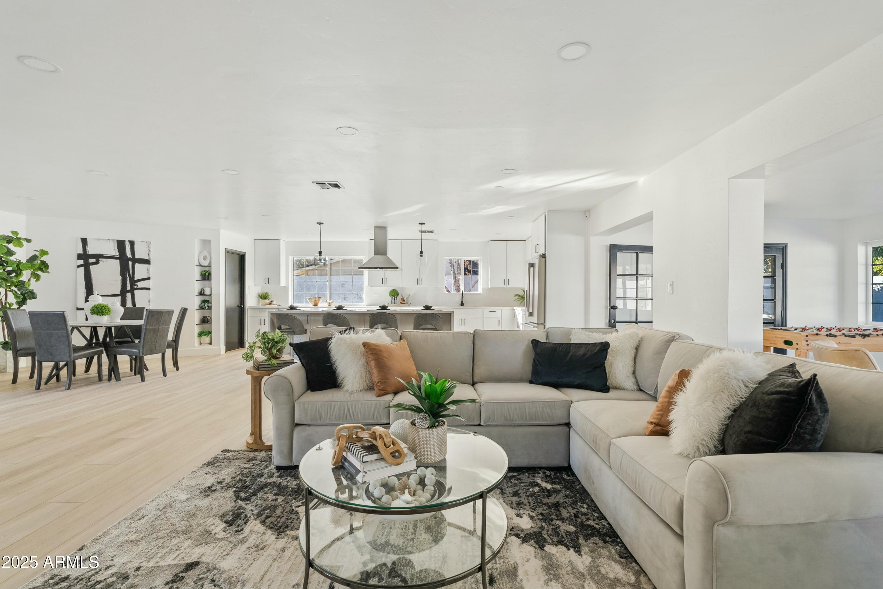 1302 West Golden Lane Phoenix, AZ 85021 - Photo 16 of 46 tempImageJKKurO