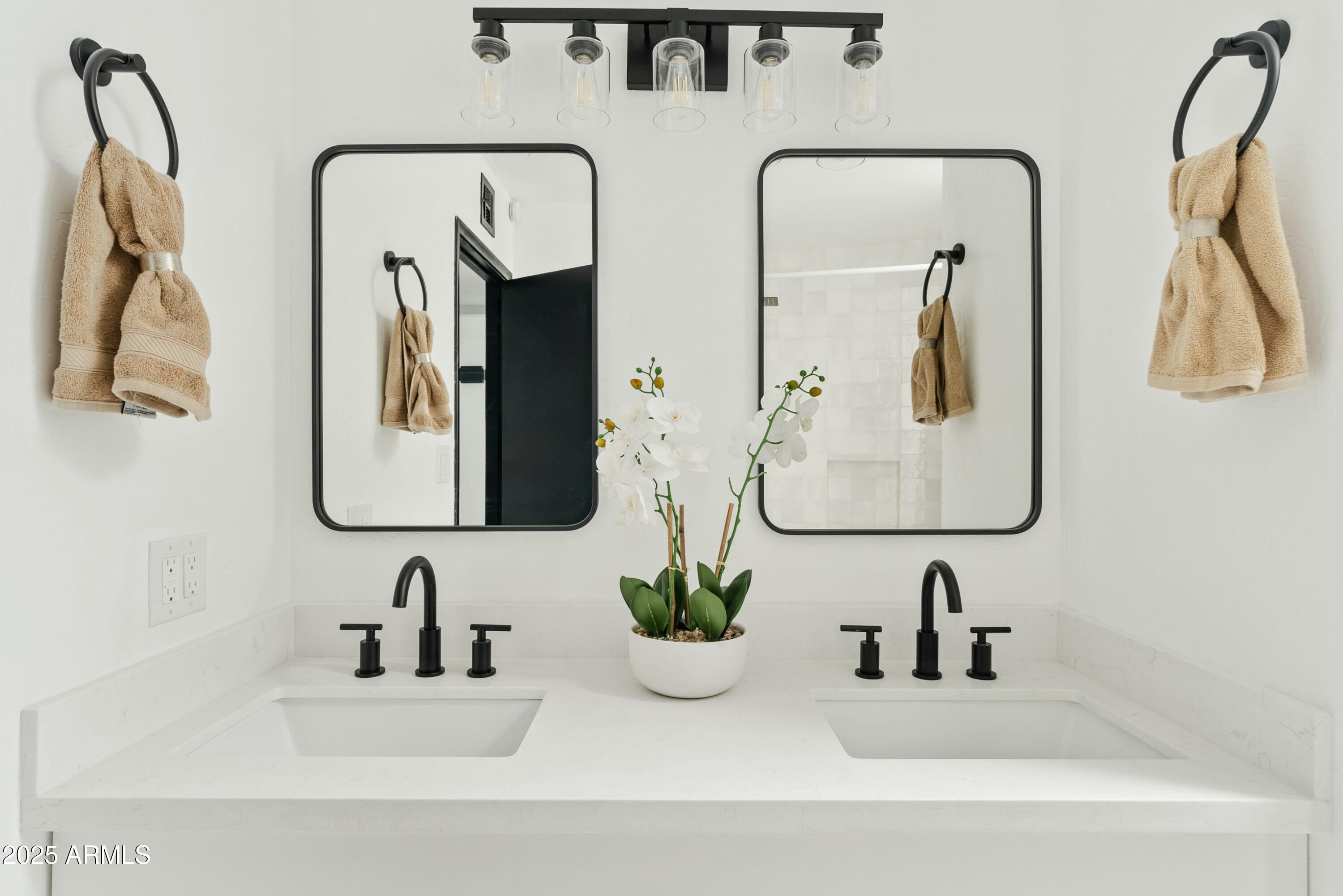 1302 West Golden Lane Phoenix, AZ 85021 - Photo 17 of 46 tempImageG5qMFE