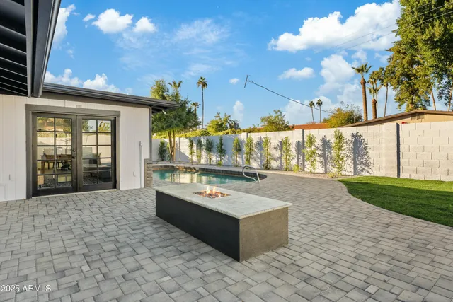 $849,900 | 1302 West Golden Lane, Phoenix, AZ 85021