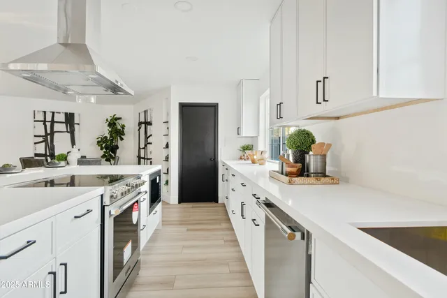 $849,900 | 1302 West Golden Lane, Phoenix, AZ 85021