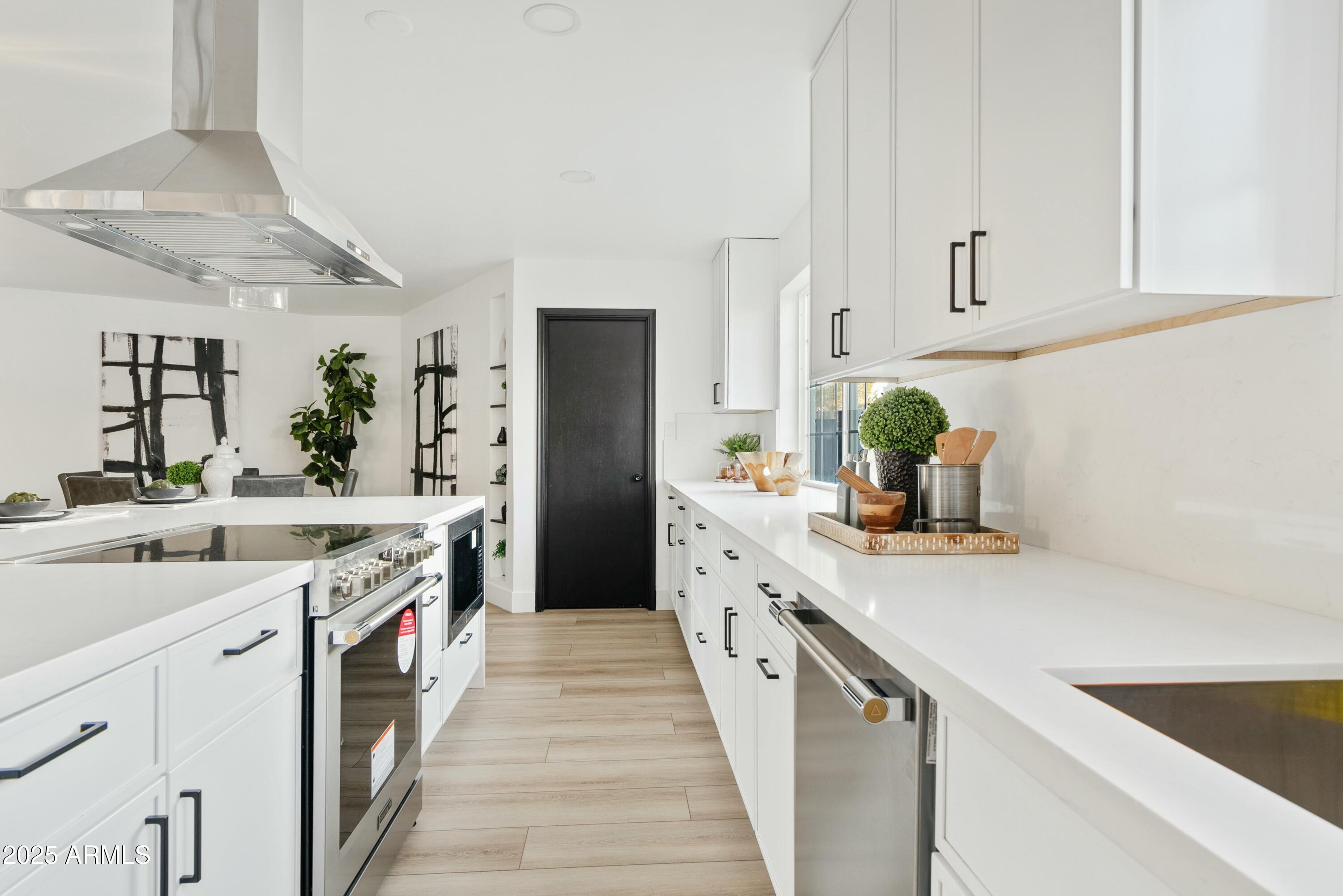 1302 West Golden Lane Phoenix, AZ 85021 - Photo 8 of 46 tempImage6K7jH1