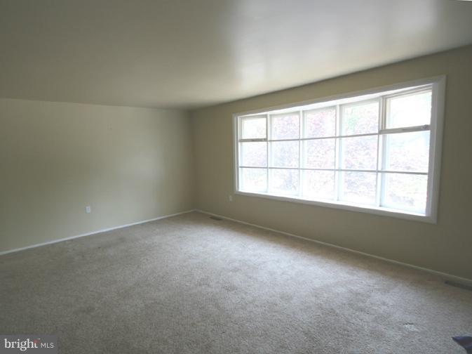 5010 Nicholas Road Waldorf, MD 20601 - Photo 2 of 16 Living Room