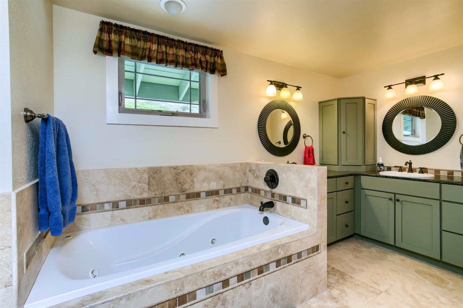 3558 Dodson Road Medford, OR 97504 - Photo 25 of 35 Bathroom