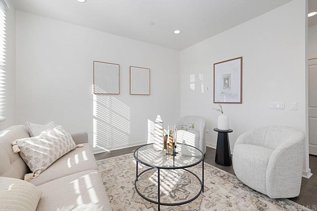 313 Brookside Way Santee, CA 92071 - Photo 16 of 41 Living Room