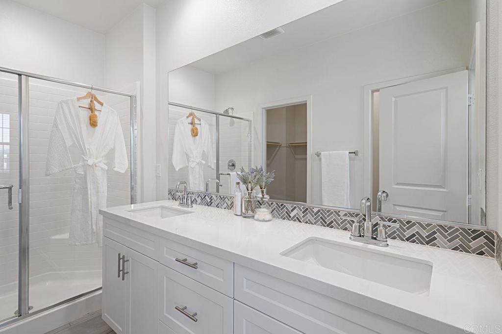 313 Brookside Way Santee, CA 92071 - Photo 25 of 41 Primary Bathroom