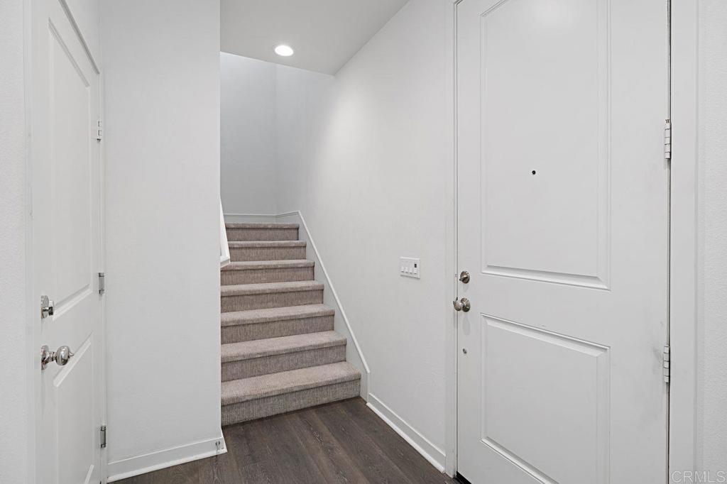 313 Brookside Way Santee, CA 92071 - Photo 3 of 41 Entry