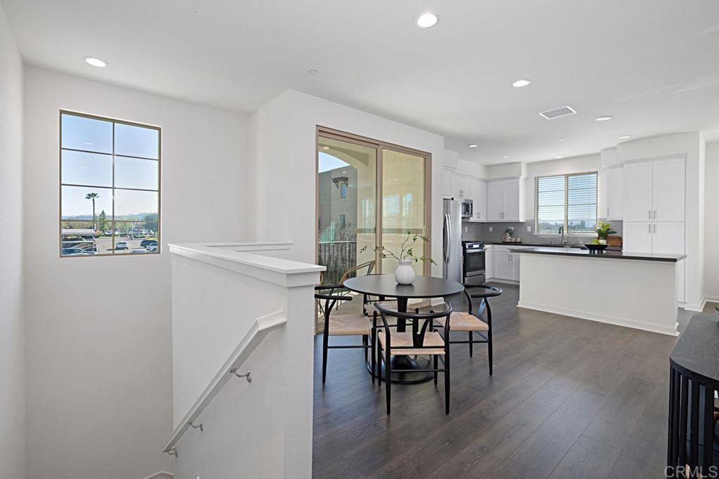 313 Brookside Way Santee, CA 92071 - Photo 4 of 41 Main Living Area