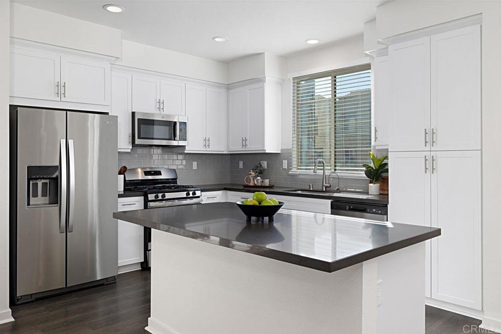 313 Brookside Way Santee, CA 92071 - Photo 7 of 41 Kitchen