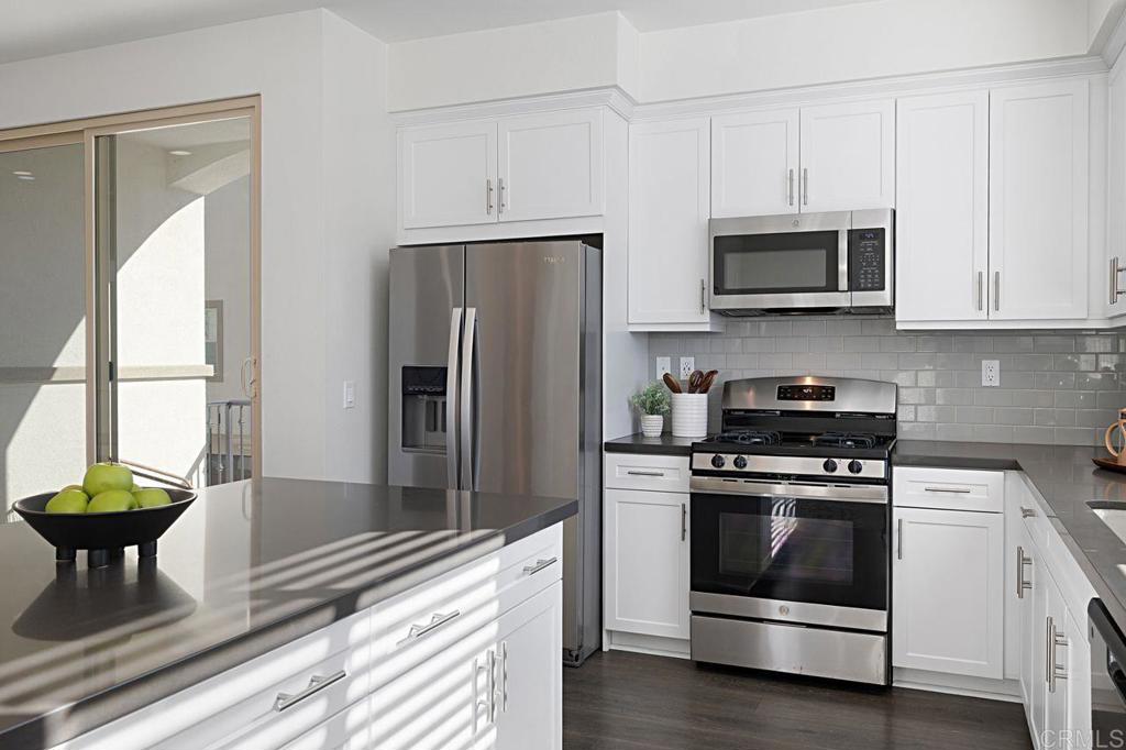 313 Brookside Way Santee, CA 92071 - Photo 9 of 41 Kitchen