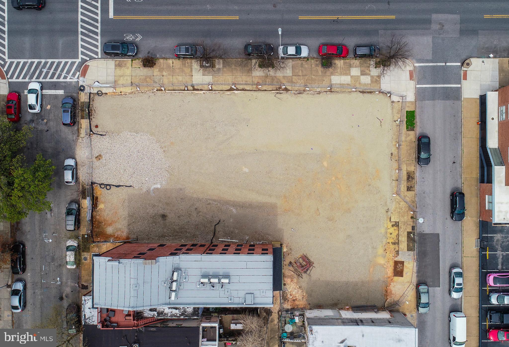 901 South Ellwood Avenue Baltimore, MD 21224 - Photo 3 of 17 a utility room with dryer and washer